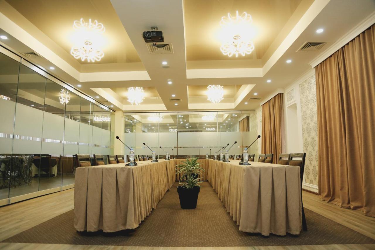 Hotel King David The Builder Кутаїсі Екстер'єр фото
