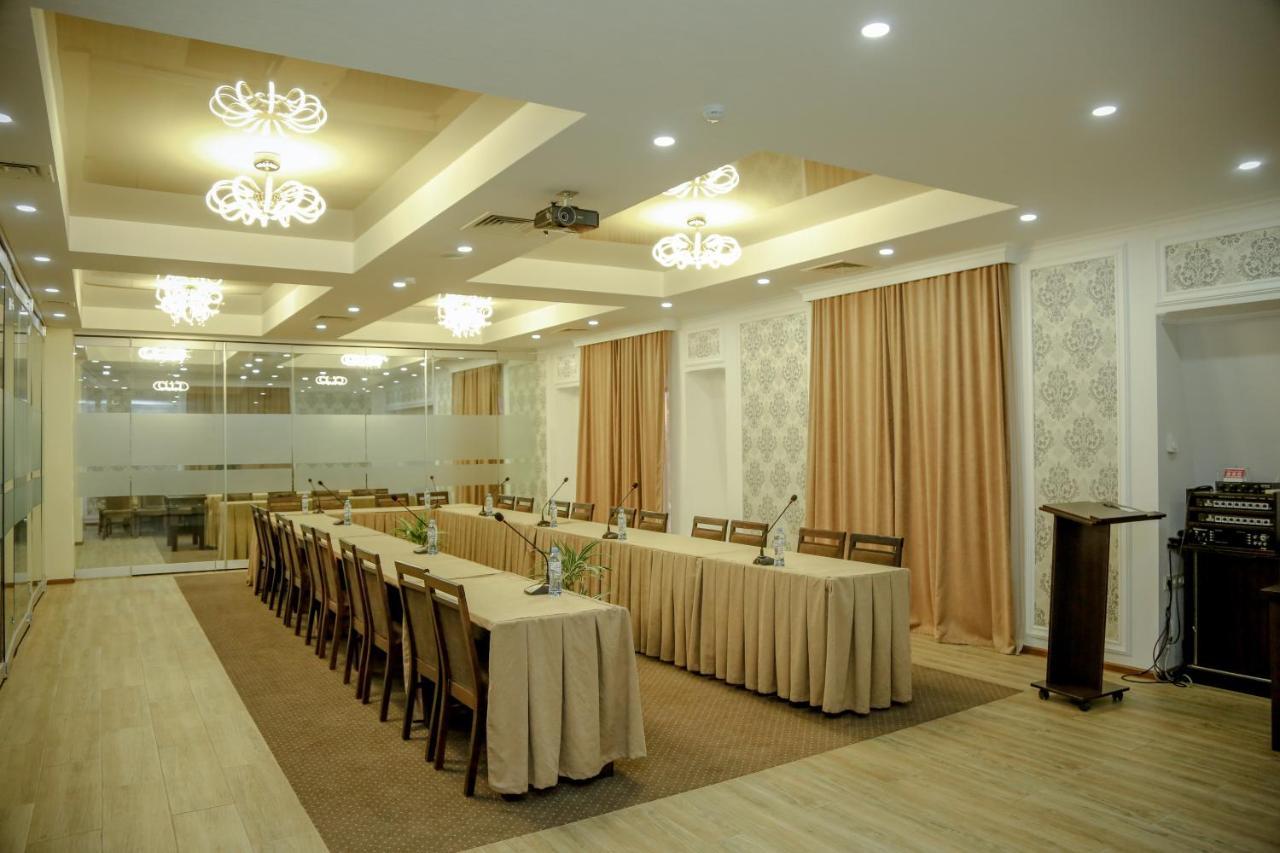 Hotel King David The Builder Кутаїсі Екстер'єр фото