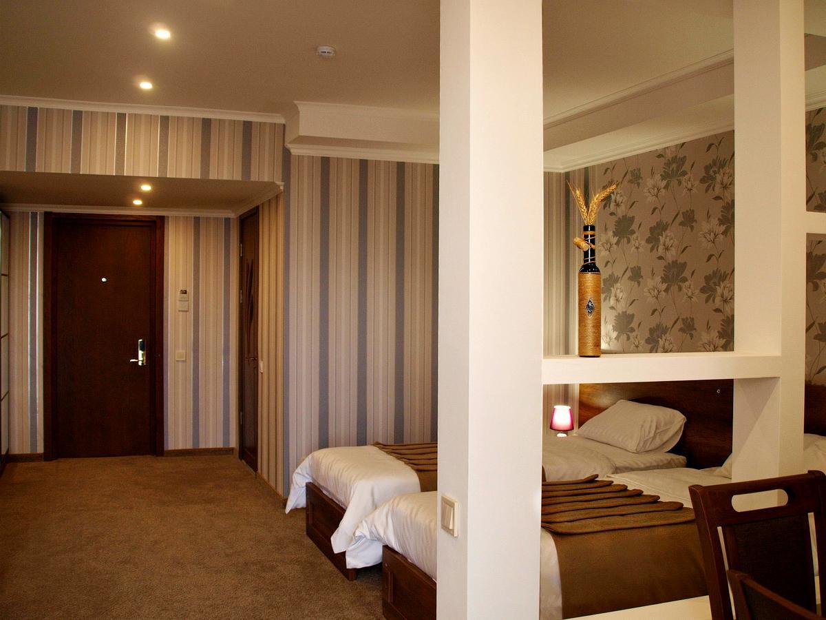 Hotel King David The Builder Кутаїсі Екстер'єр фото